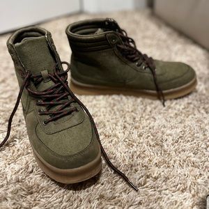 Rocket dog high tops